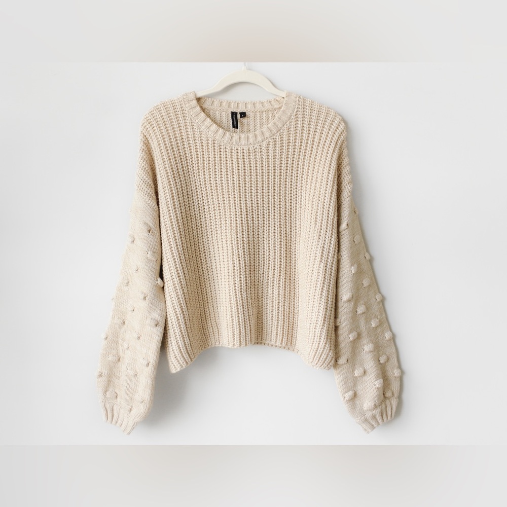 Moon & Madison Dotted Lantern Sleeve Sweater